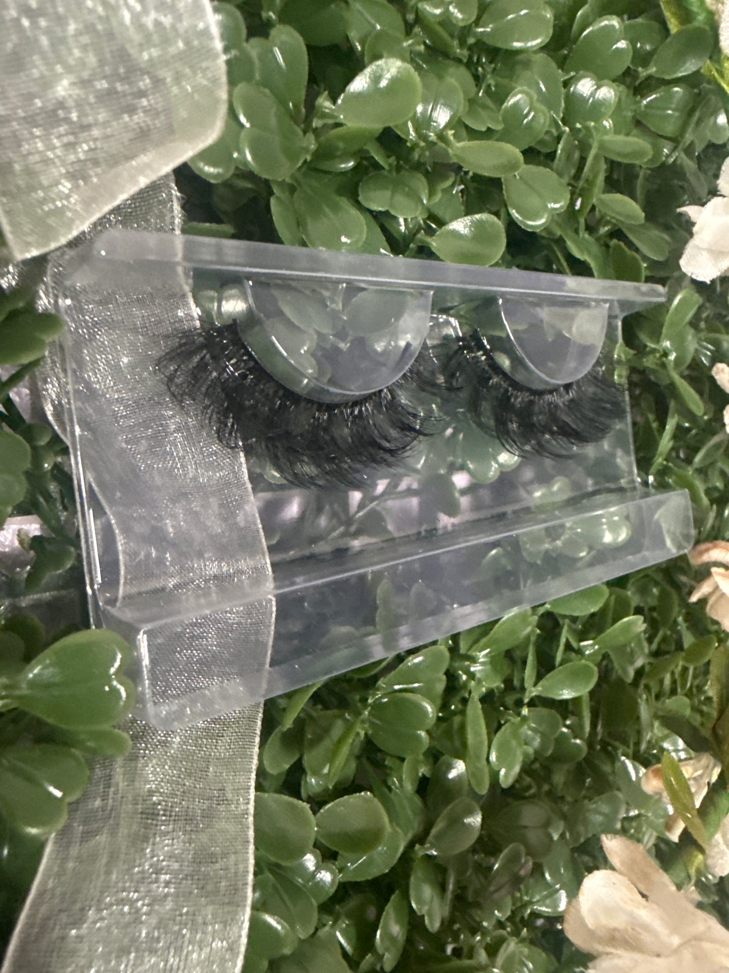 The lash that makes your frames jealous.